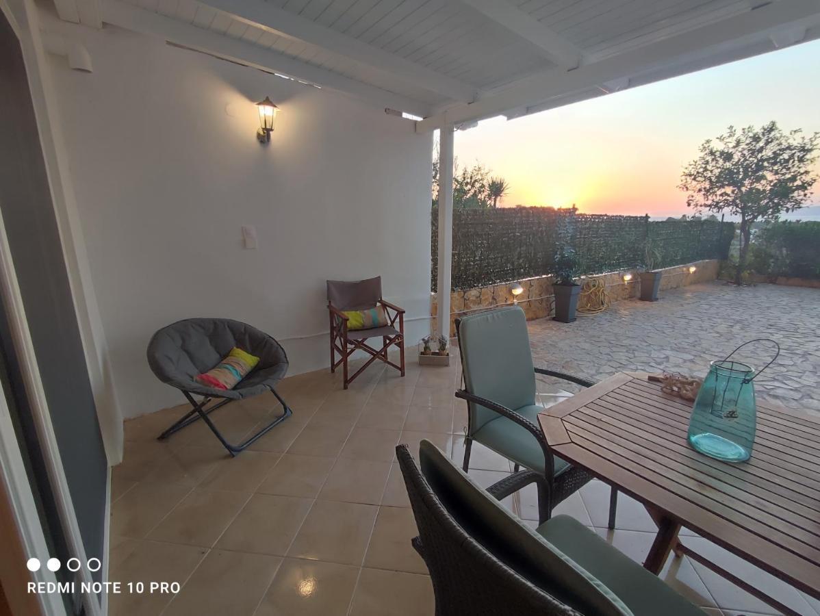 Andrew'S Sunset View Apartment Лутраки Екстериор снимка