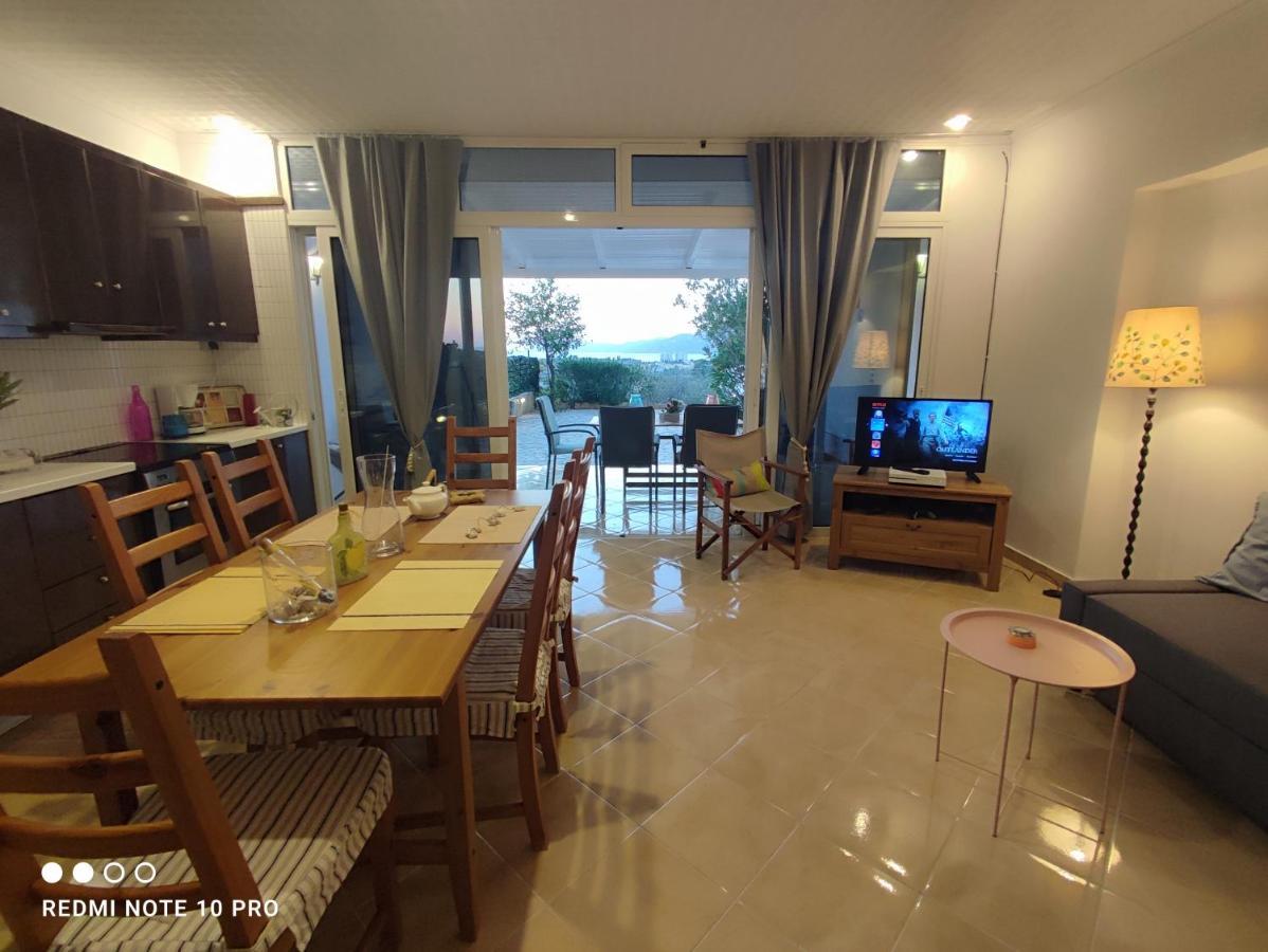 Andrew'S Sunset View Apartment Лутраки Екстериор снимка