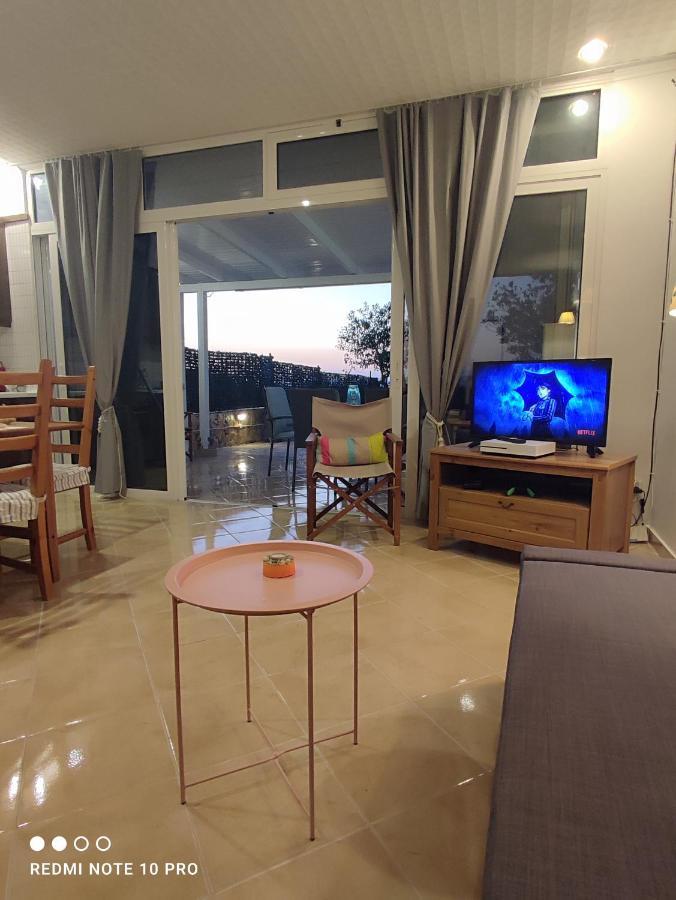 Andrew'S Sunset View Apartment Лутраки Екстериор снимка