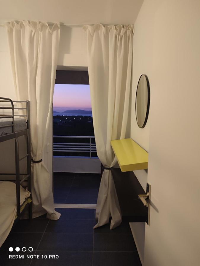 Andrew'S Sunset View Apartment Лутраки Екстериор снимка