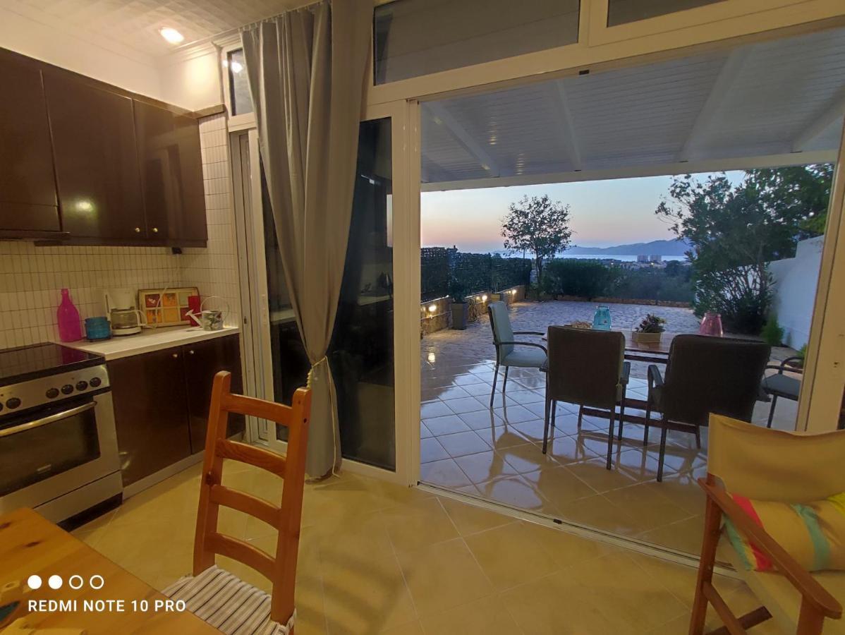 Andrew'S Sunset View Apartment Лутраки Екстериор снимка